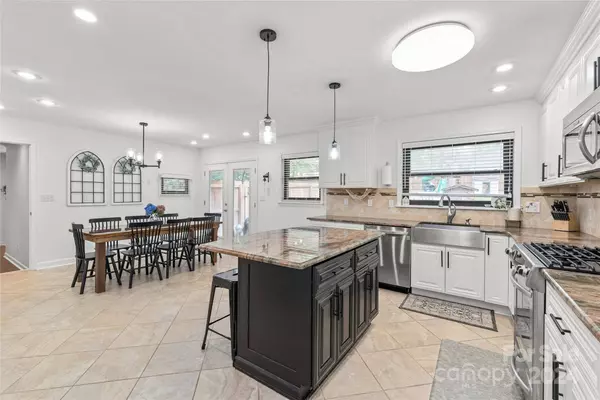 1106 Robinhood LN, Kannapolis, NC 28081