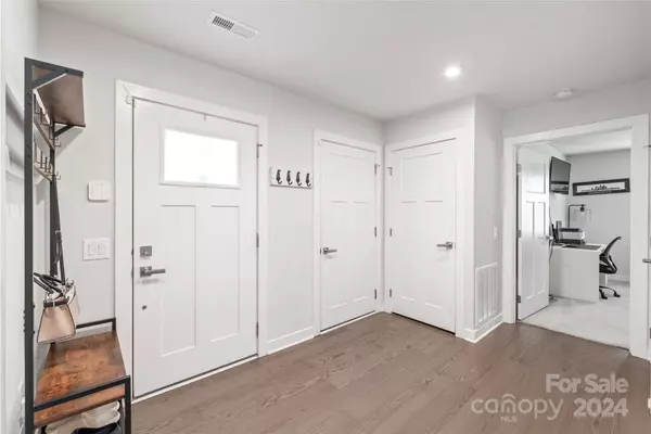 6417 Brawley Ann DR, Charlotte, NC 28215