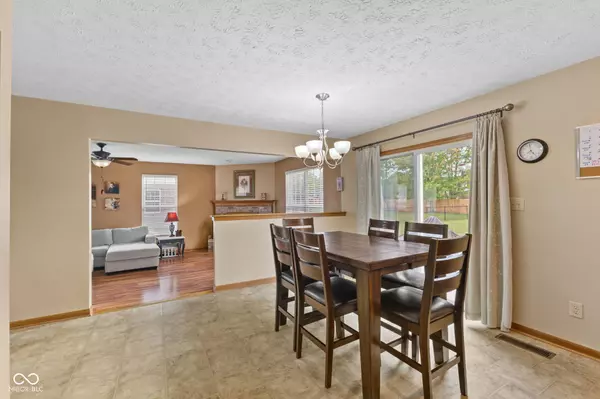 1518 Pippin DR, Greenfield, IN 46140