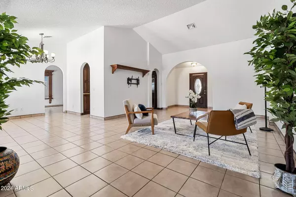 6315 W AIRE LIBRE Avenue, Glendale, AZ 85306