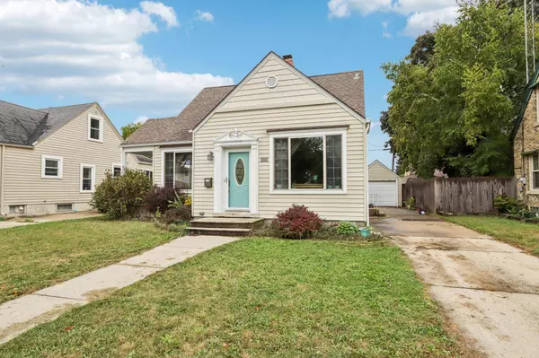 7926 28th Ave, Kenosha, WI 53143