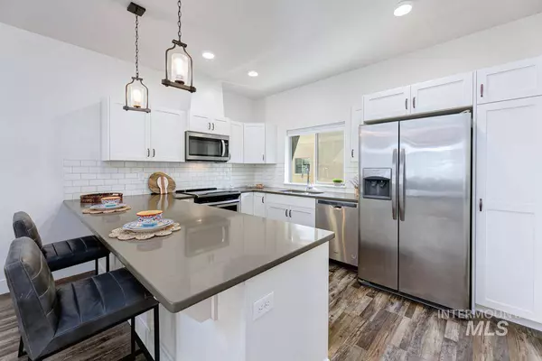 4224 N Freeride Lane, Garden City, ID 83714