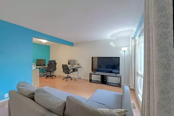 2300 Oakmoor DR SW #111, Calgary, AB T2V 4N7