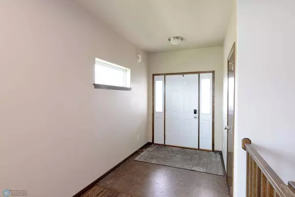 5805 58th AVE S, Fargo, ND 58104