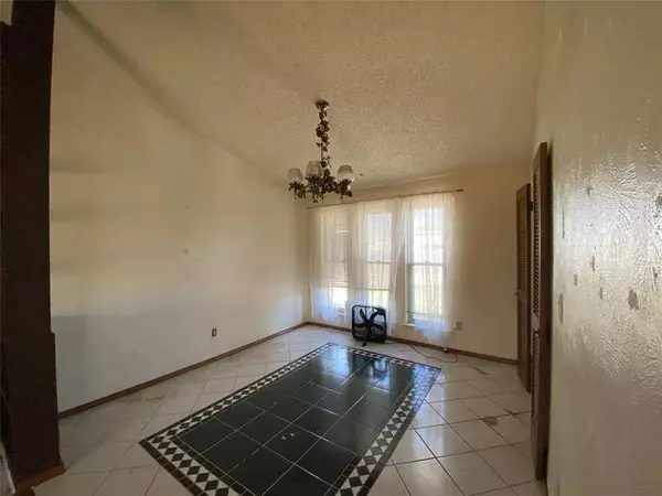 4919 Willowhaven Circle, Garland, TX 75043