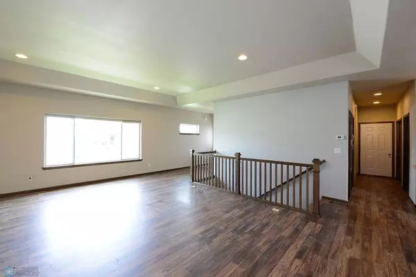 5805 58th AVE S, Fargo, ND 58104