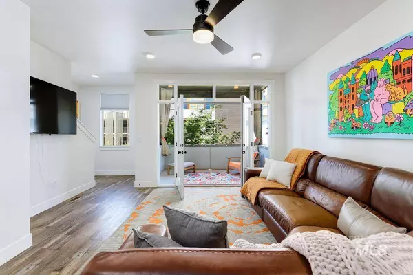 4224 N Freeride Lane, Garden City, ID 83714