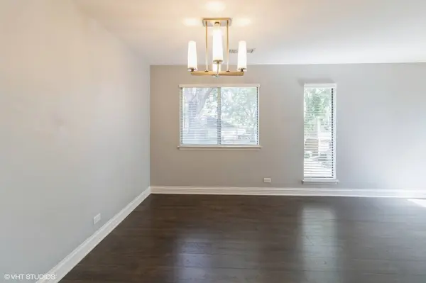 136 Century CT #O2, Schaumburg, IL 60193