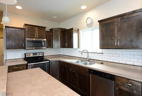 5805 58th AVE S, Fargo, ND 58104