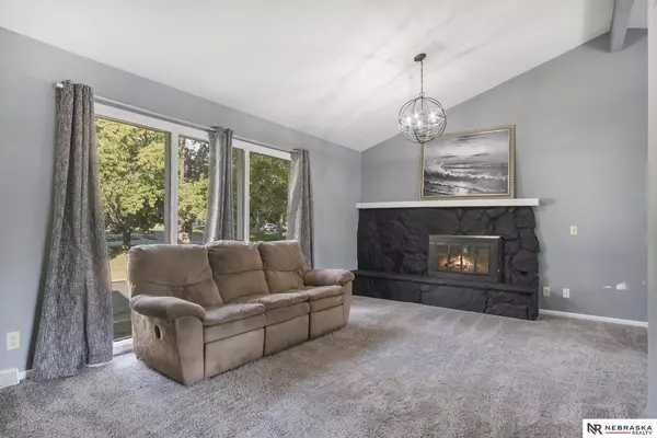 325 N 152nd Street, Omaha, NE 68154