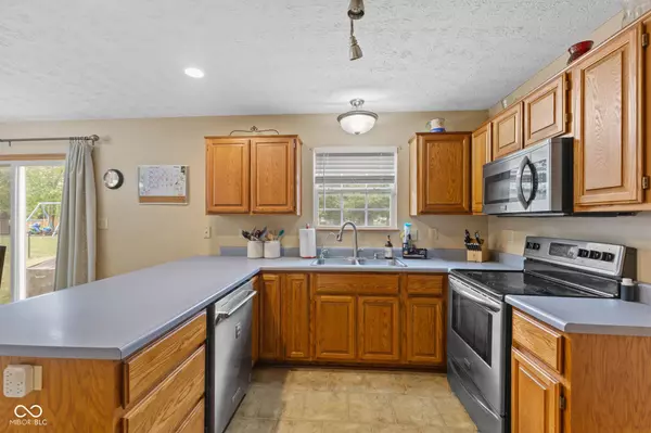 1518 Pippin DR, Greenfield, IN 46140