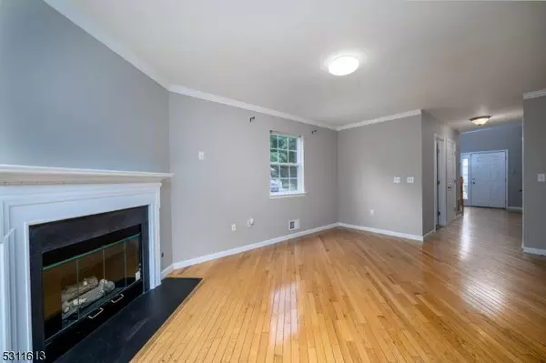 8 Mindy Dr, Franklin Twp., NJ 08873