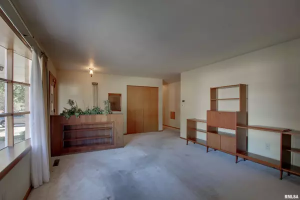 2420 Bradmoor DR, Quincy, IL 62301