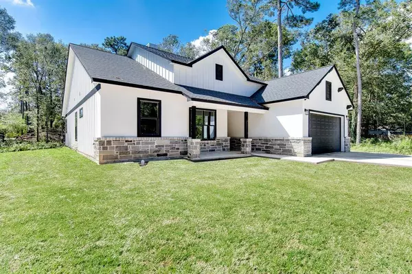 2206 Hummingbird ST, New Caney, TX 77357