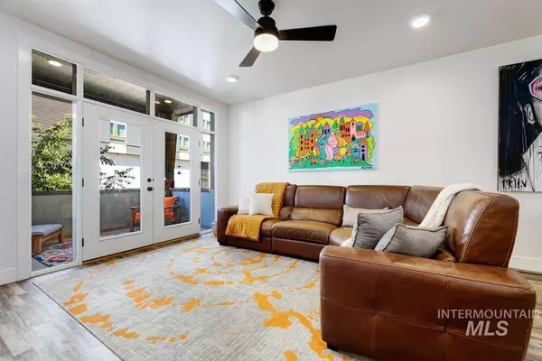 4224 N Freeride Lane, Garden City, ID 83714