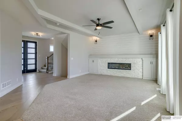 16621 Gilder Avenue, Bennington, NE 68007