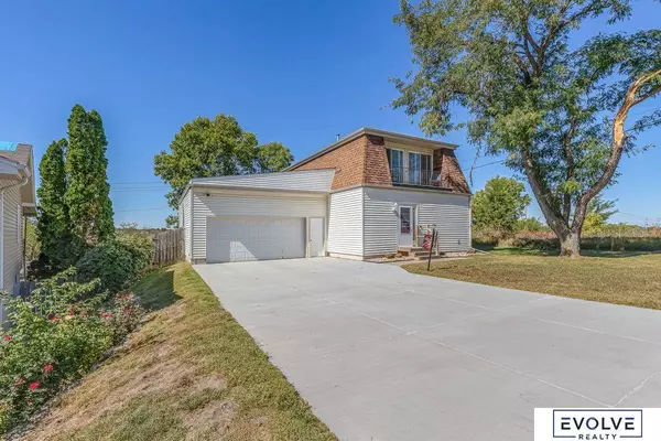 1122 N 107th Avenue, Omaha, NE 68114