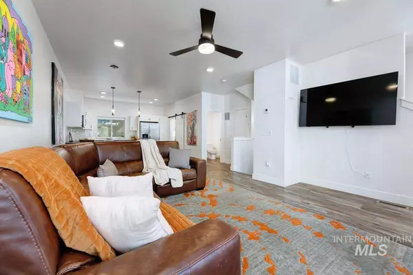 4224 N Freeride Lane, Garden City, ID 83714