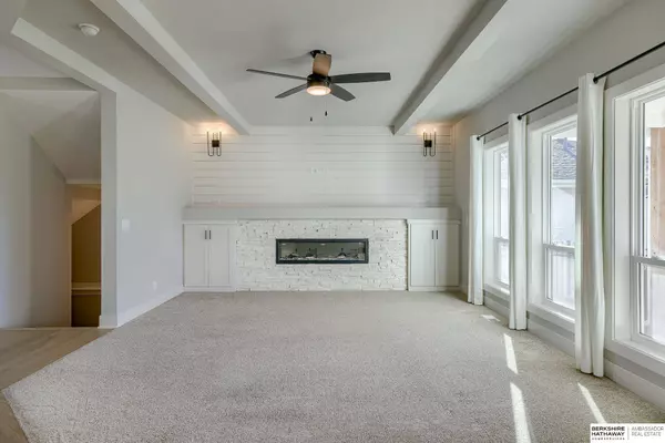 16621 Gilder Avenue, Bennington, NE 68007