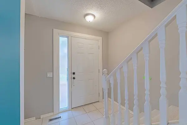 2300 Oakmoor DR SW #111, Calgary, AB T2V 4N7