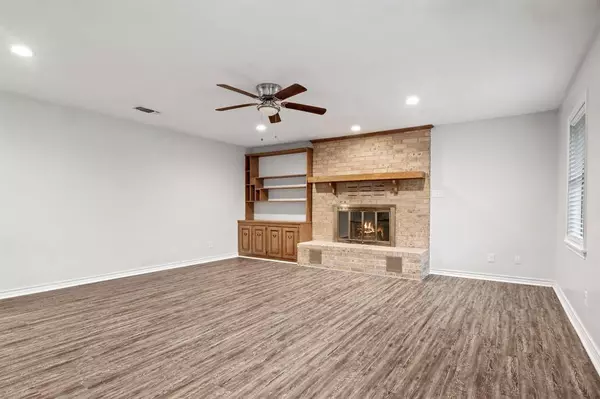 1424 Larkin Avenue, Mount Pleasant, TX 75455