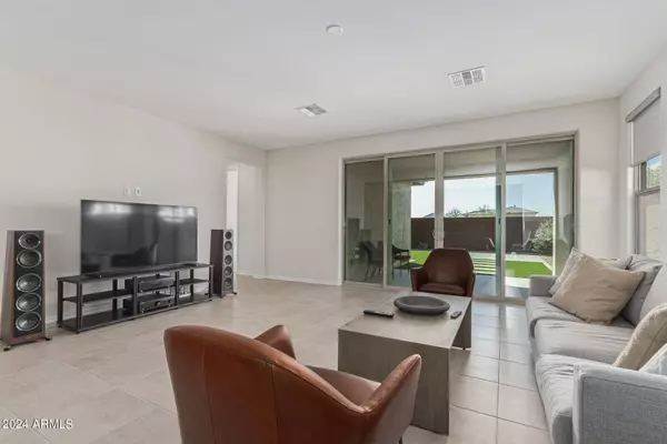 1945 W BRAMBLE BERRY Lane, Phoenix, AZ 85085