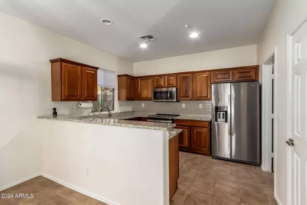 1816 W OWENS Way, Anthem, AZ 85086