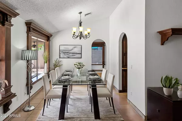 6315 W AIRE LIBRE Avenue, Glendale, AZ 85306