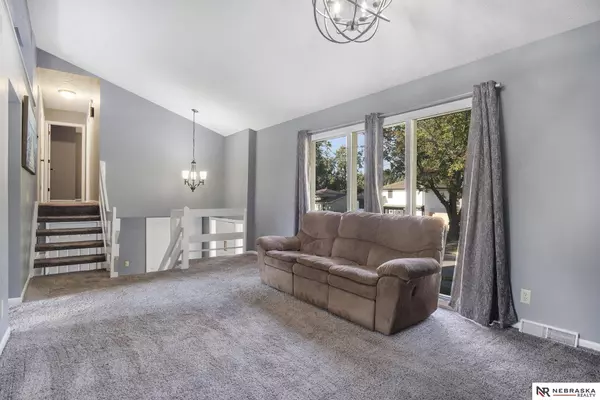 325 N 152nd Street, Omaha, NE 68154