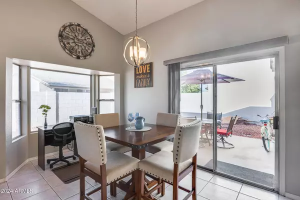 8862 W GROVERS Avenue, Peoria, AZ 85382