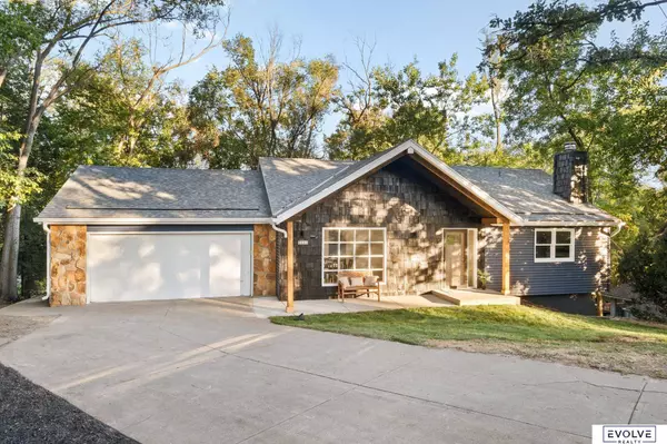 207 Forest Drive, Bellevue, NE 68005