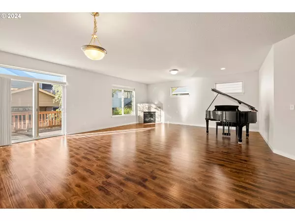 13564 SE GENOA DR, Clackamas, OR 97015