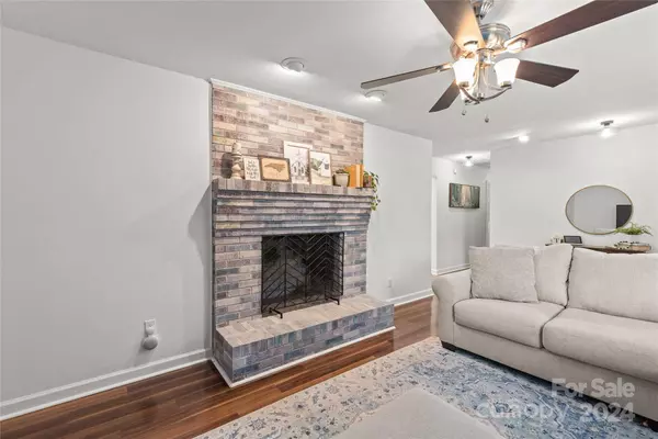 1106 Robinhood LN, Kannapolis, NC 28081