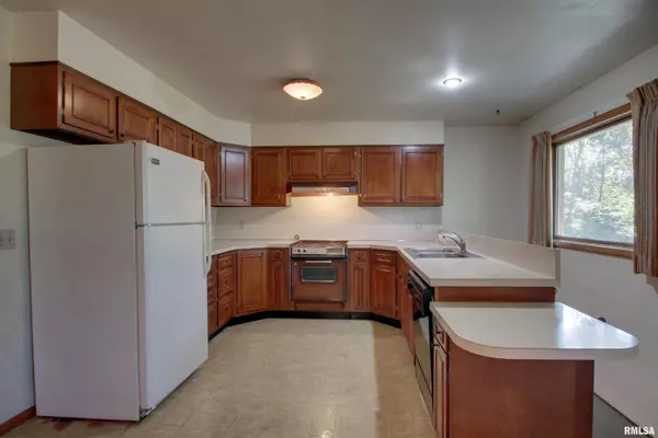 2420 Bradmoor DR, Quincy, IL 62301