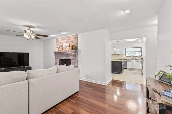 1106 Robinhood LN, Kannapolis, NC 28081