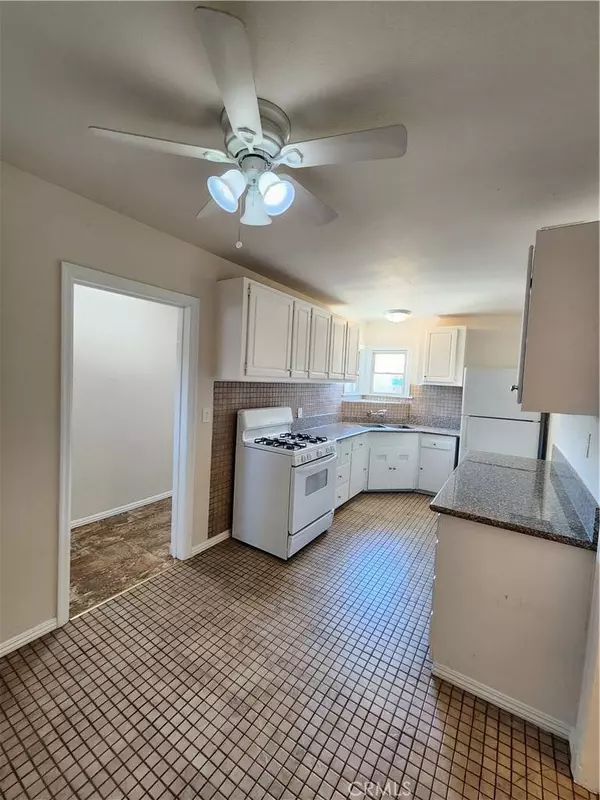 1480 N Calaveras ST, Fresno, CA 93728