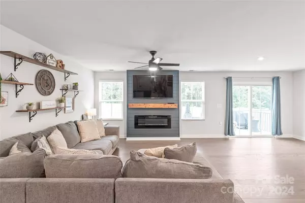 6417 Brawley Ann DR, Charlotte, NC 28215