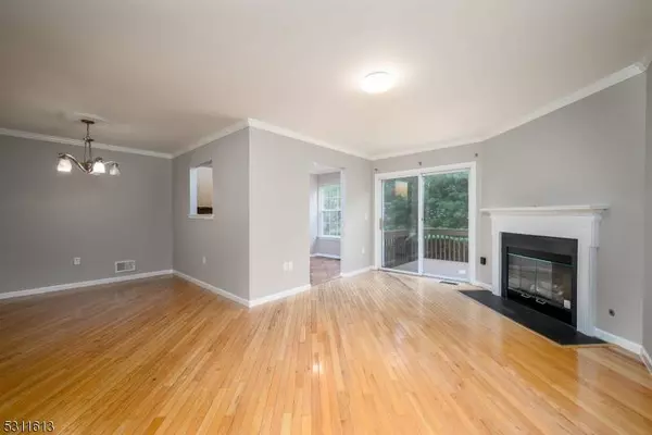 8 Mindy Dr, Franklin Twp., NJ 08873