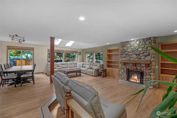 16608 56th PL W, Lynnwood, WA 98037