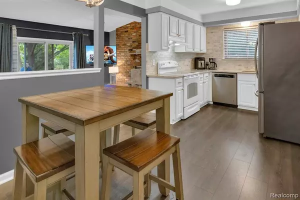 35973 Smithfield Road, Farmington, MI 48335