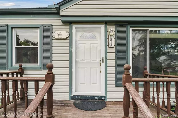 2011 THOMAS Avenue, Berkley, MI 48072