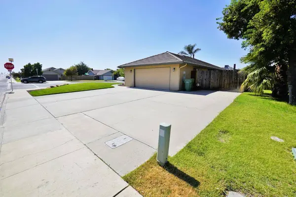 1234 SW Cedar Lane, Lemoore, CA 93245