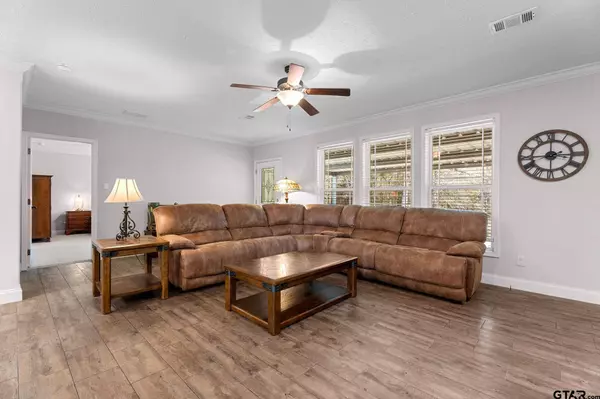 499 An County Road 2106, Palestine, TX 75801