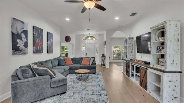 2248 PALMVIEW CIR W, Auburndale, FL 33823