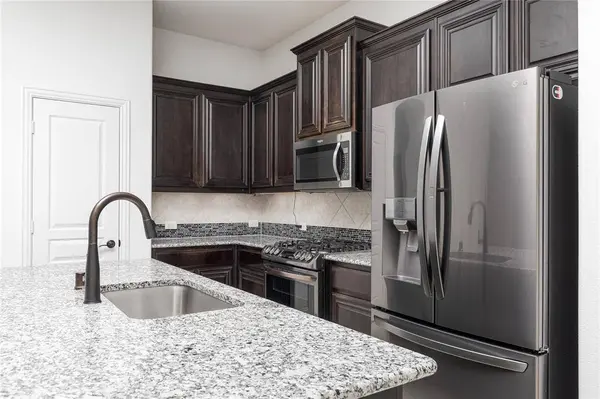 2204 Saint Jullian Street, Savannah, TX 76227