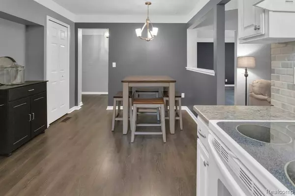 35973 Smithfield Road, Farmington, MI 48335