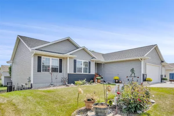 210 Driftwood CIR, Palo, IA 52324