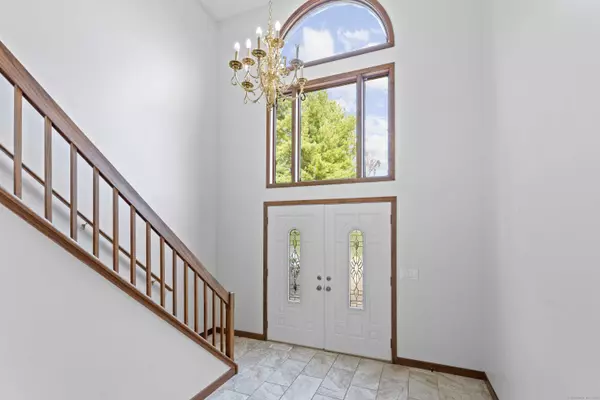 6 Sweet Briar Lane, New Milford, CT 06776