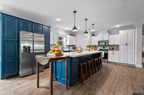 499 An County Road 2106, Palestine, TX 75801