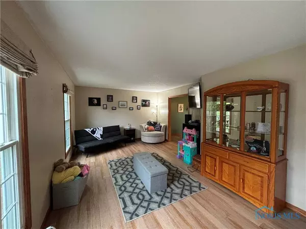 213 Freedom LN, Waterville, OH 43566